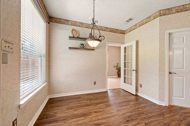 6605 Fox Glen Drive, Arlington, TX 76001