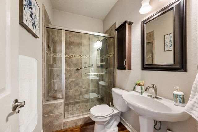 6605 Fox Glen Drive, Arlington, TX 76001