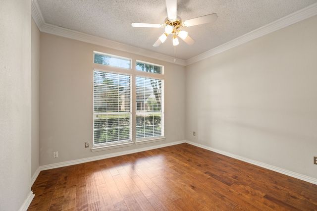 6605 Fox Glen Drive, Arlington, TX 76001