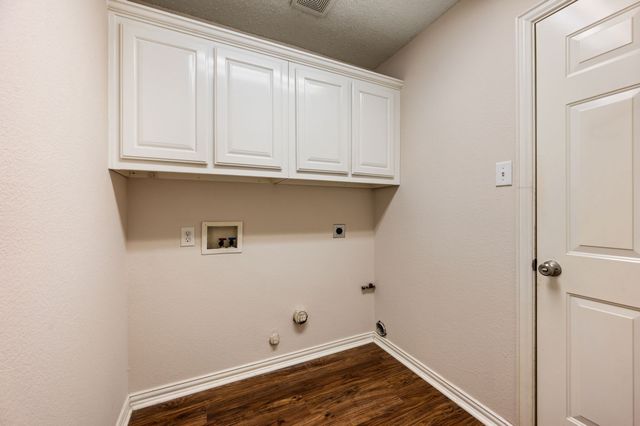 6605 Fox Glen Drive, Arlington, TX 76001