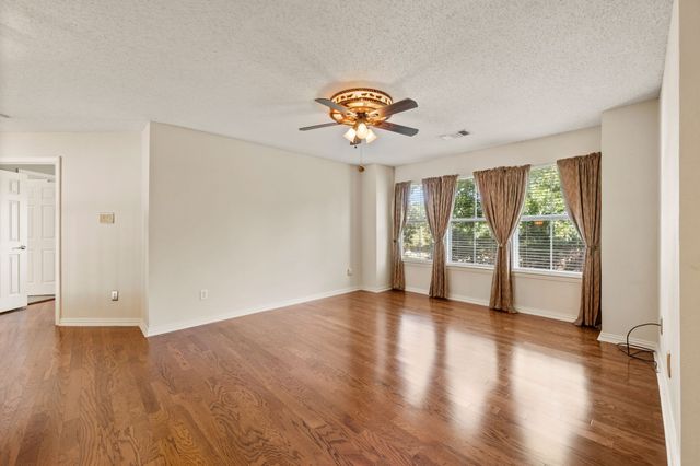 6605 Fox Glen Drive, Arlington, TX 76001