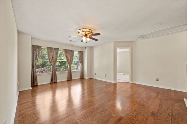 6605 Fox Glen Drive, Arlington, TX 76001