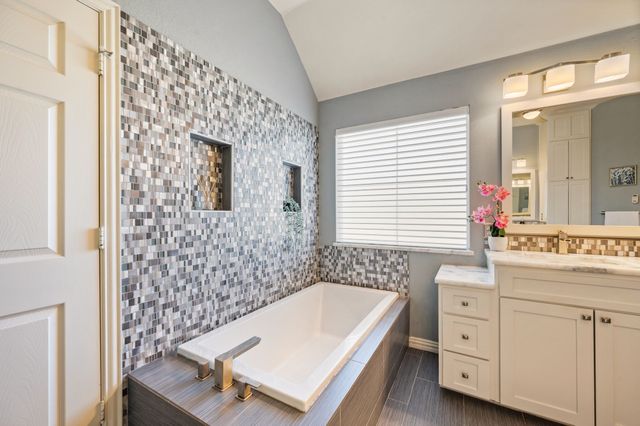 6605 Fox Glen Drive, Arlington, TX 76001