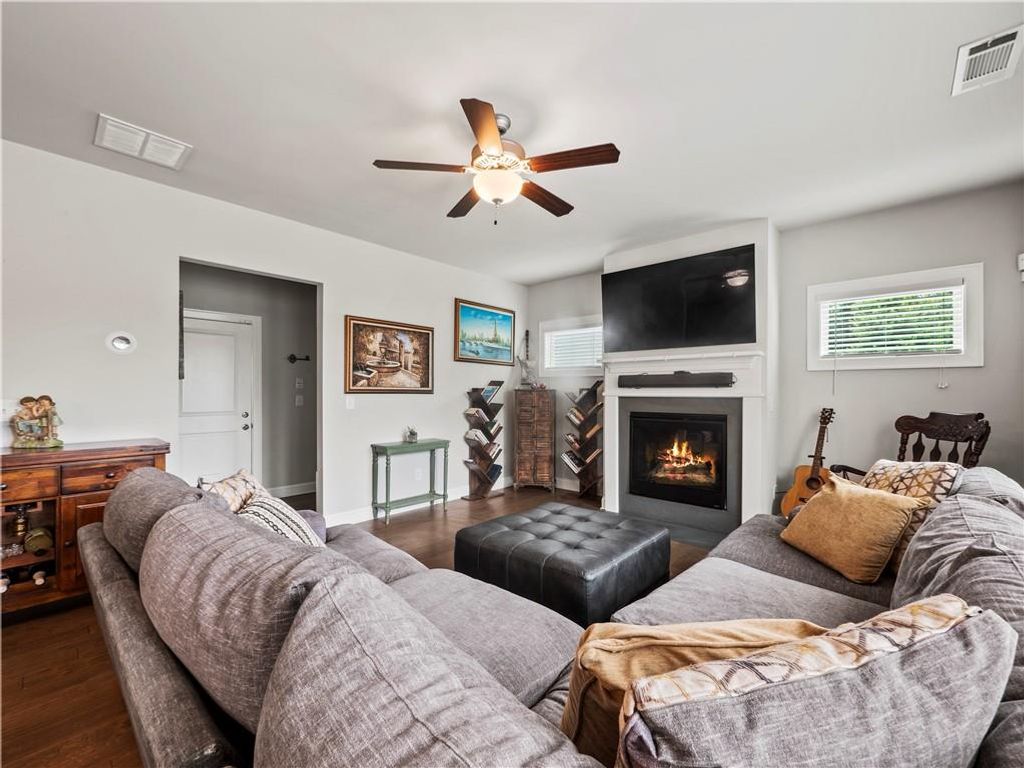 Image 13 of property listing at 5730 Arbor Green Circle, Sugar Hill, GA 30518