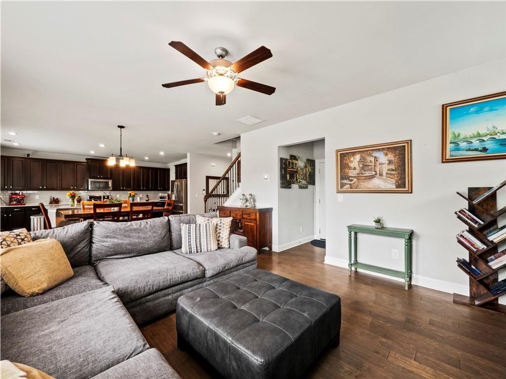 Image 15 of property listing at 5730 Arbor Green Circle, Sugar Hill, GA 30518