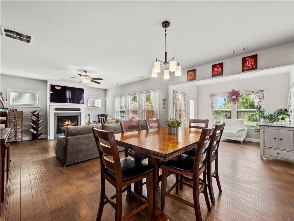 Image 16 of property listing at 5730 Arbor Green Circle, Sugar Hill, GA 30518