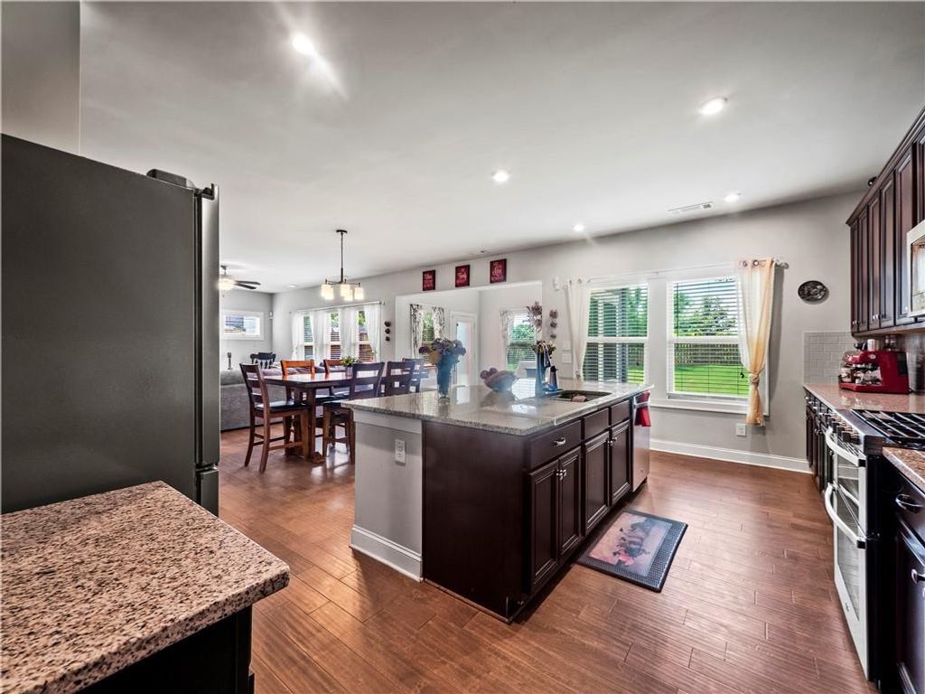 Image 18 of property listing at 5730 Arbor Green Circle, Sugar Hill, GA 30518