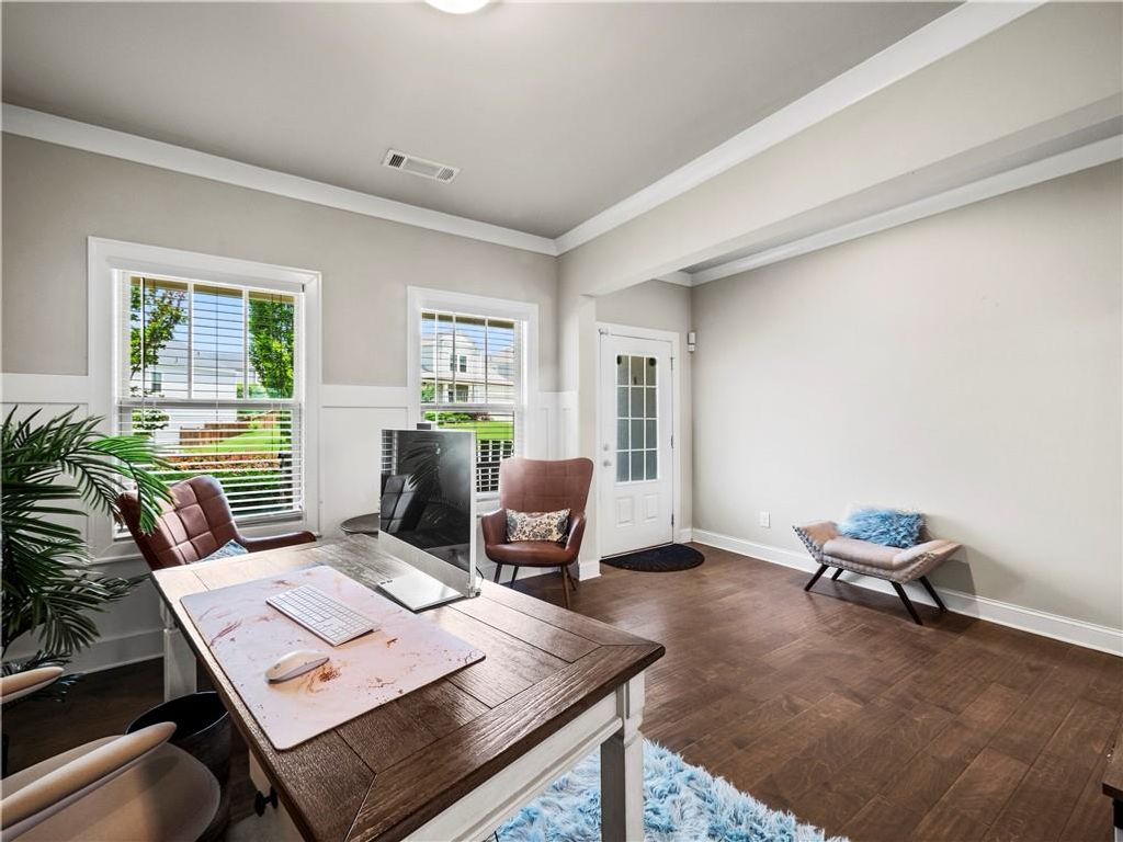 Image 23 of property listing at 5730 Arbor Green Circle, Sugar Hill, GA 30518