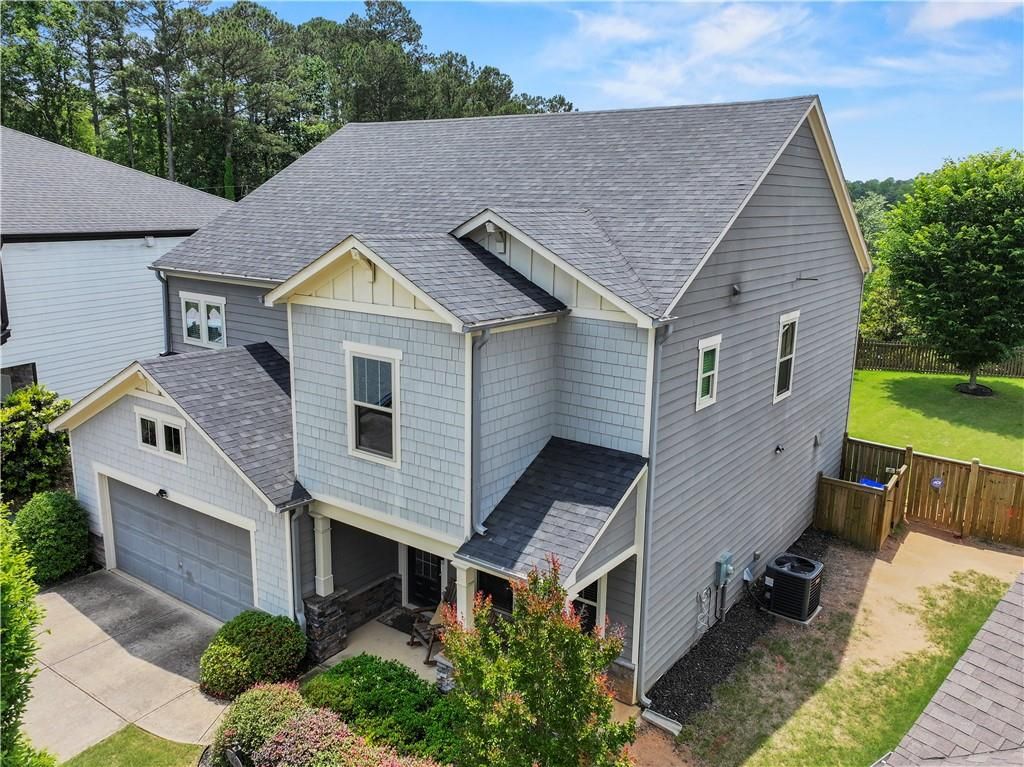 Image 4 of property listing at 5730 Arbor Green Circle, Sugar Hill, GA 30518