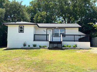 387 Lake Park Loop, Canyon Lake, TX 78133