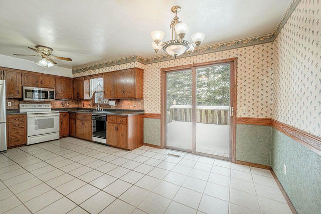 195 ASH Street, Oregon, WI 53575