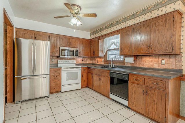 195 ASH Street, Oregon, WI 53575