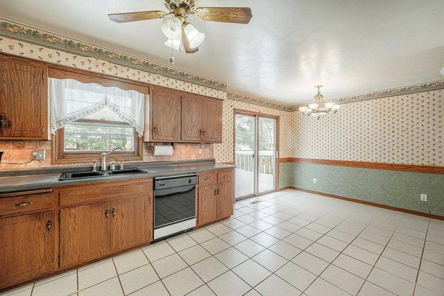 195 ASH Street, Oregon, WI 53575