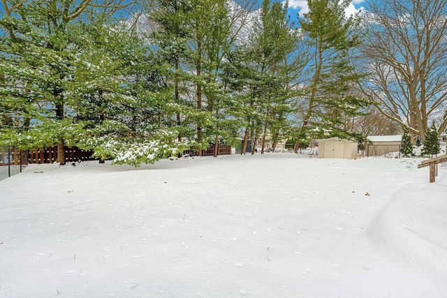 195 ASH Street, Oregon, WI 53575