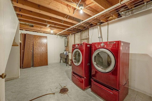 195 ASH Street, Oregon, WI 53575