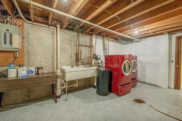 195 ASH Street, Oregon, WI 53575