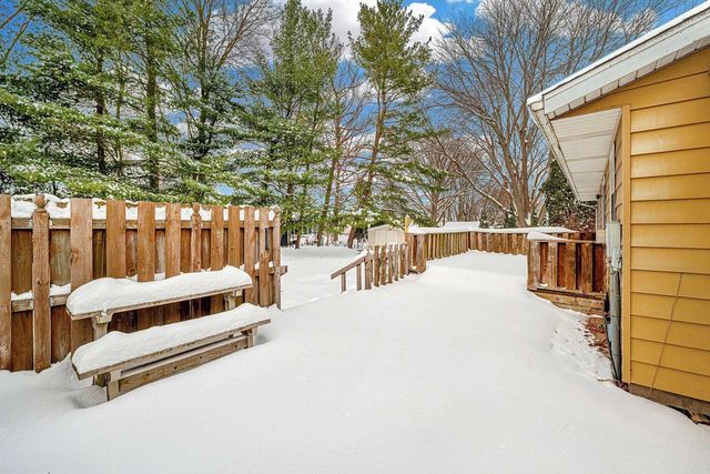 195 ASH Street, Oregon, WI 53575