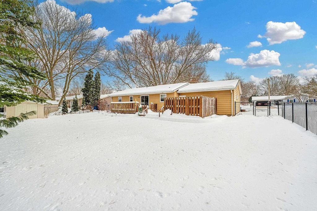 195 ASH Street, Oregon, WI 53575