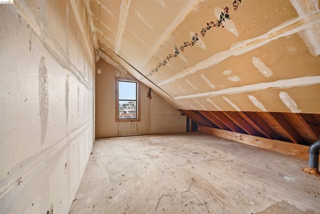 10933 Julius St D, Oakland, CA 94605