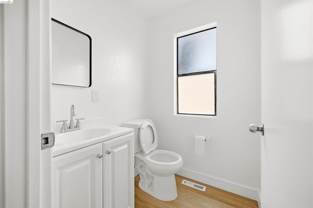 10933 Julius St D, Oakland, CA 94605