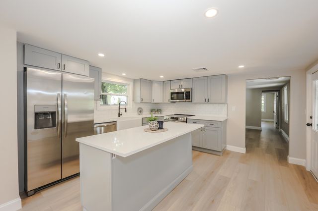 32 Raymond Road, Auburn, NH 03032