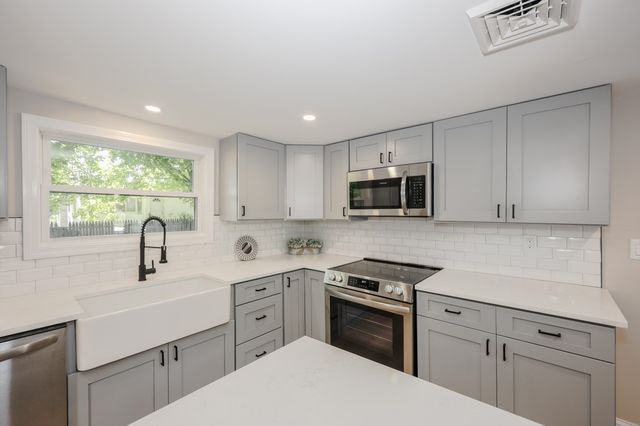 32 Raymond Road, Auburn, NH 03032