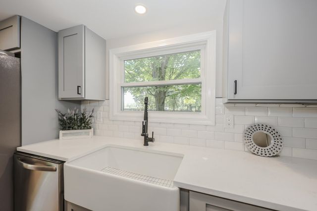 32 Raymond Road, Auburn, NH 03032