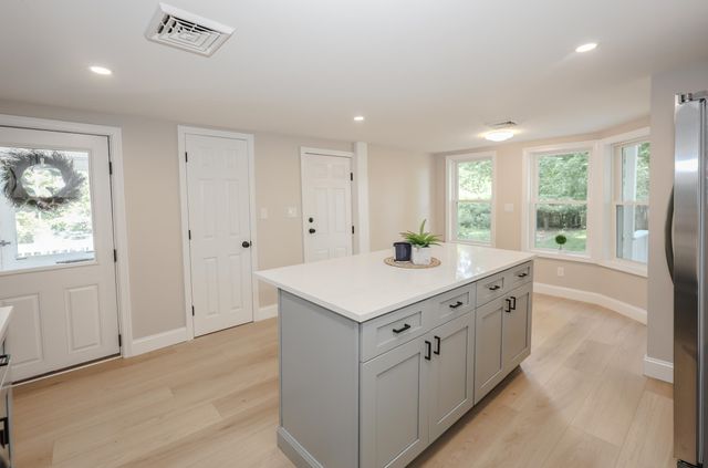 32 Raymond Road, Auburn, NH 03032