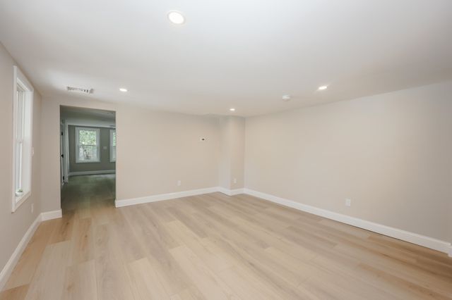 32 Raymond Road, Auburn, NH 03032