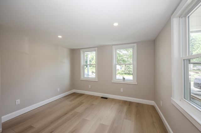 32 Raymond Road, Auburn, NH 03032
