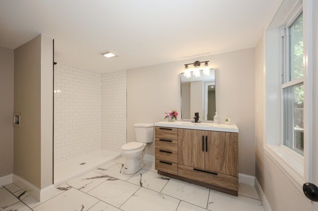 32 Raymond Road, Auburn, NH 03032