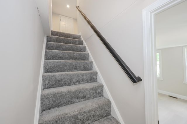 32 Raymond Road, Auburn, NH 03032
