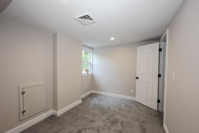 32 Raymond Road, Auburn, NH 03032