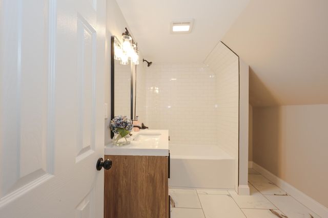32 Raymond Road, Auburn, NH 03032