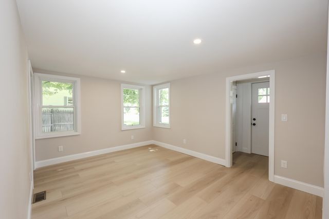 32 Raymond Road, Auburn, NH 03032
