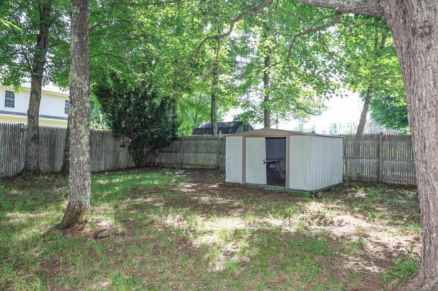 32 Raymond Road, Auburn, NH 03032