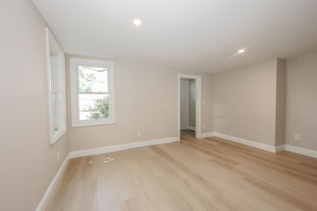 32 Raymond Road, Auburn, NH 03032