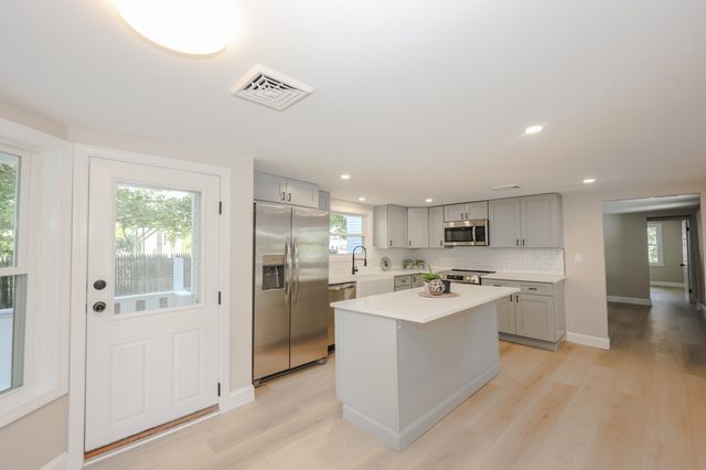 32 Raymond Road, Auburn, NH 03032