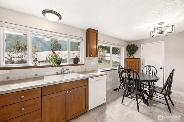 6702 81st St SW, Lakewood, WA 98499