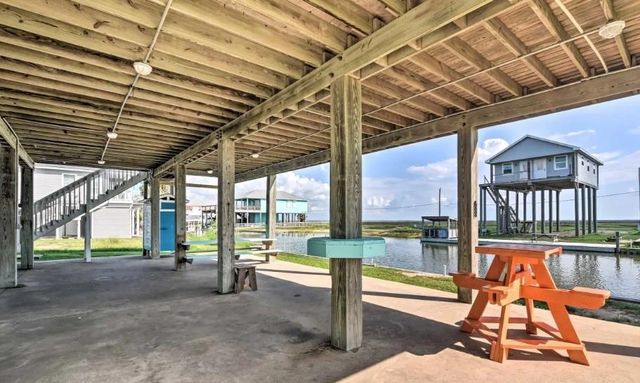 522 Dolphin, Freeport, TX 77541