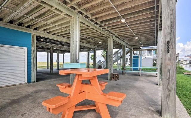 522 Dolphin, Freeport, TX 77541