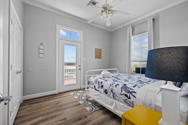 522 Dolphin, Freeport, TX 77541