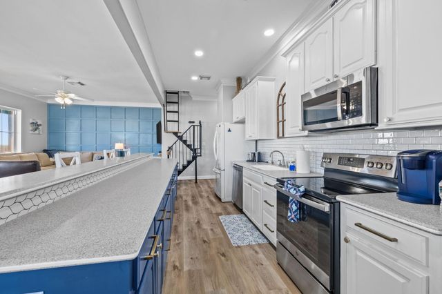 522 Dolphin, Freeport, TX 77541