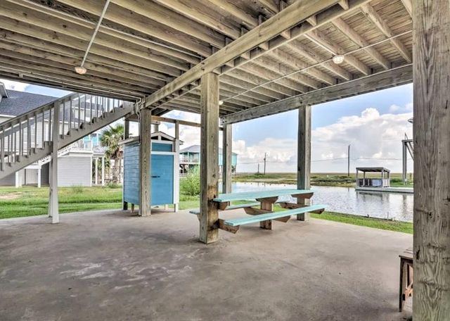 522 Dolphin, Freeport, TX 77541