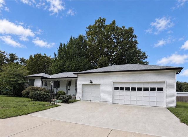 216 Moss Avenue, Liberty, MO 64068