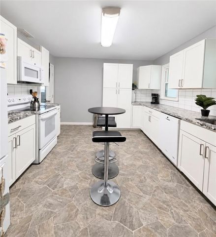 216 Moss Avenue, Liberty, MO 64068