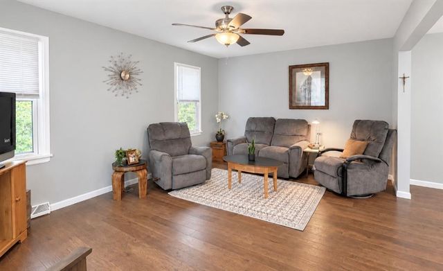 216 Moss Avenue, Liberty, MO 64068
