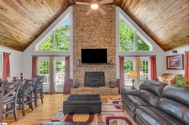 409 The Bear Boulevard, Tamassee, SC 28686
