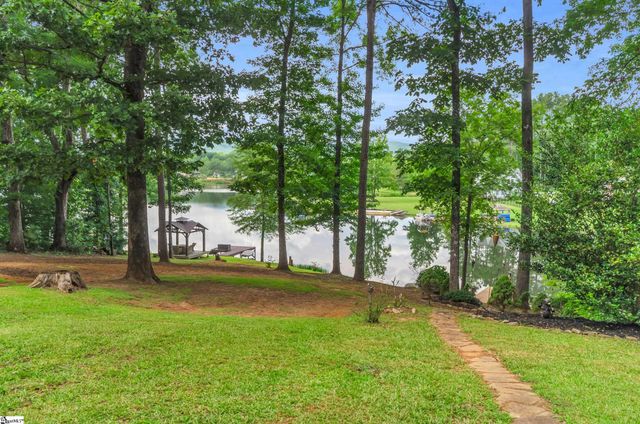 409 The Bear Boulevard, Tamassee, SC 28686