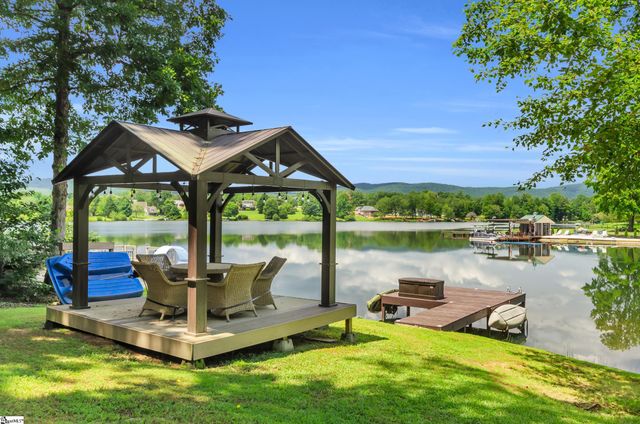 409 The Bear Boulevard, Tamassee, SC 28686